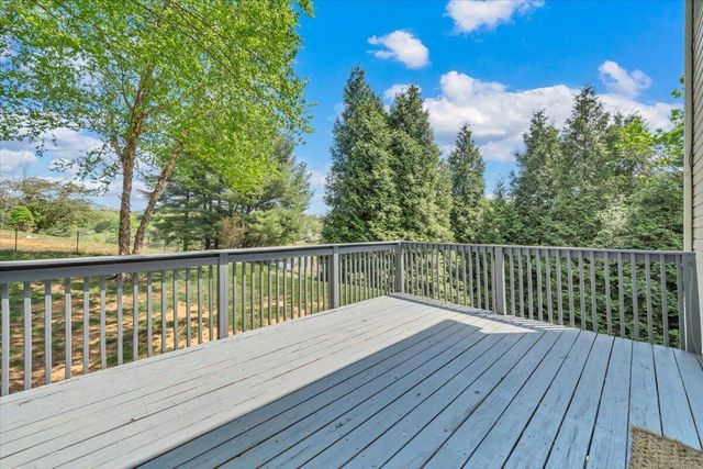 1365 Lakeridge CIR, Troutville, VA 24175