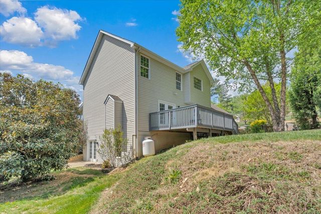 1365 Lakeridge CIR, Troutville, VA 24175