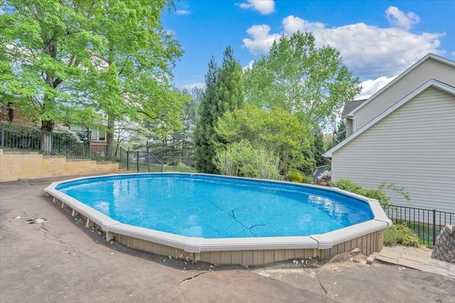 1365 Lakeridge CIR, Troutville, VA 24175