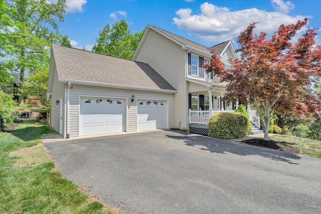 1365 Lakeridge CIR, Troutville, VA 24175