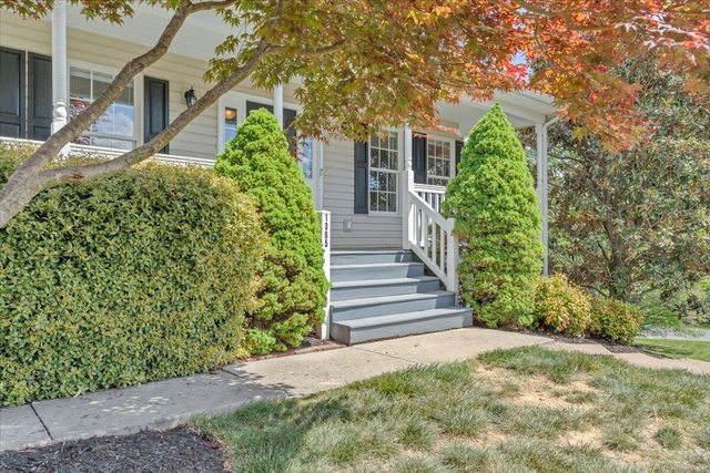 1365 Lakeridge CIR, Troutville, VA 24175