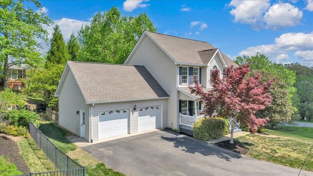 1365 Lakeridge CIR, Troutville, VA 24175