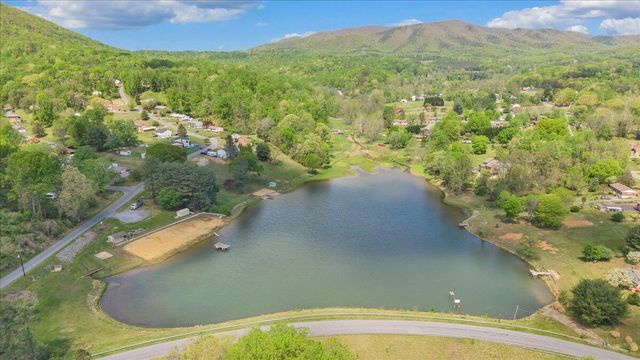 1365 Lakeridge CIR, Troutville, VA 24175