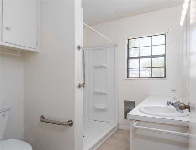 600 W Cypress ST, Johnson City, TX 78636