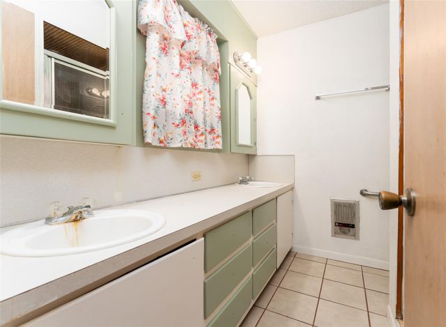 600 W Cypress ST, Johnson City, TX 78636