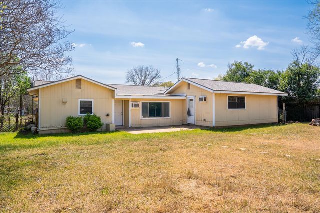 600 W Cypress ST, Johnson City, TX 78636