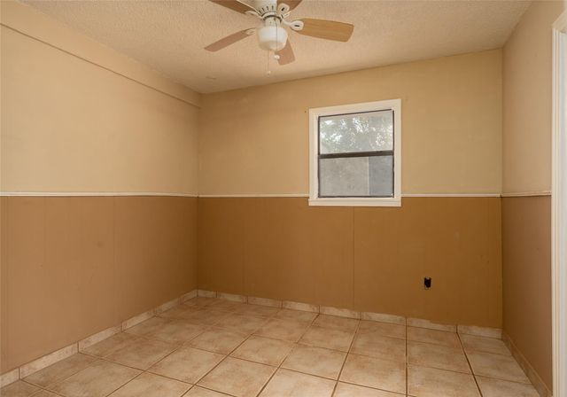 600 W Cypress ST, Johnson City, TX 78636