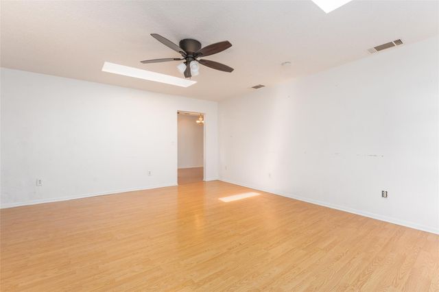 600 W Cypress ST, Johnson City, TX 78636