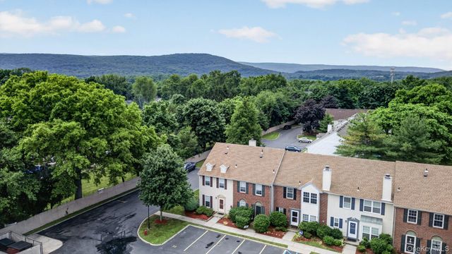 31 Burnett Way, Washingtonville, NY 10992