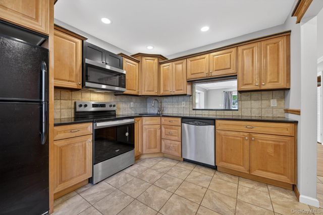 31 Burnett Way, Washingtonville, NY 10992