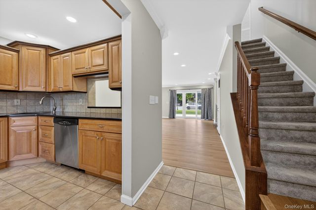 31 Burnett Way, Washingtonville, NY 10992