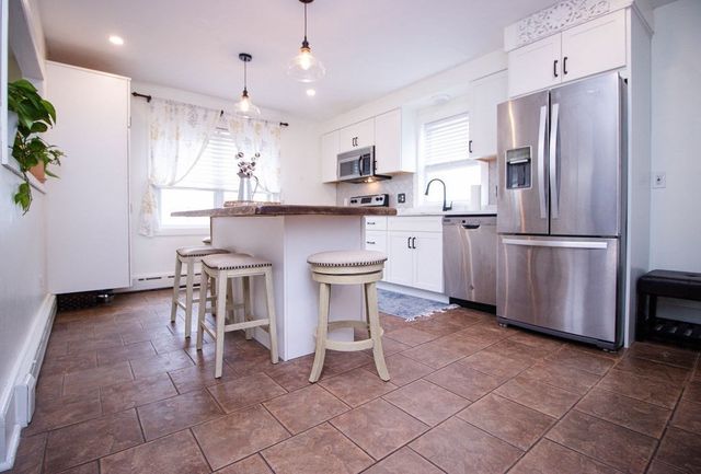 239 Conduit St, New Bedford, MA 02745