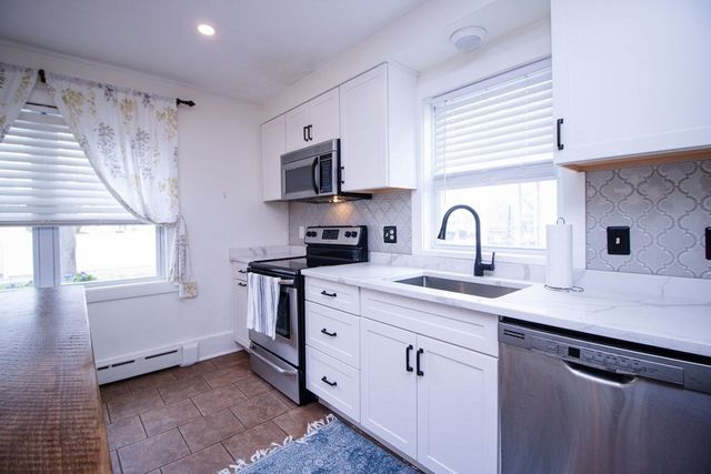 239 Conduit St, New Bedford, MA 02745