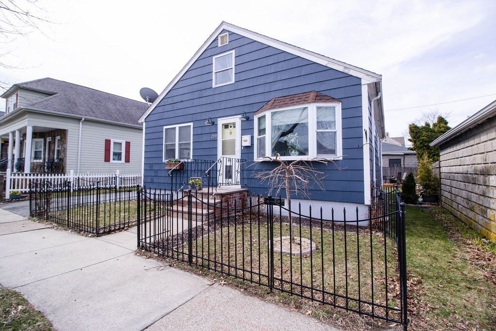 239 Conduit St, New Bedford, MA 02745