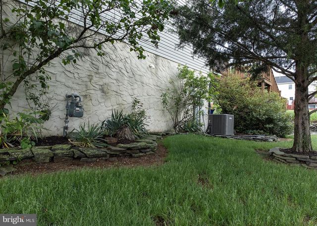 755 ROBIN HILL CIR, York, PA 17404