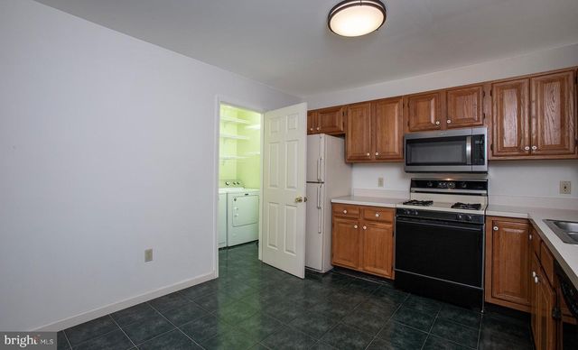 755 ROBIN HILL CIR, York, PA 17404