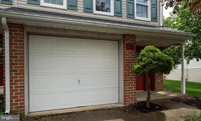 755 ROBIN HILL CIR, York, PA 17404