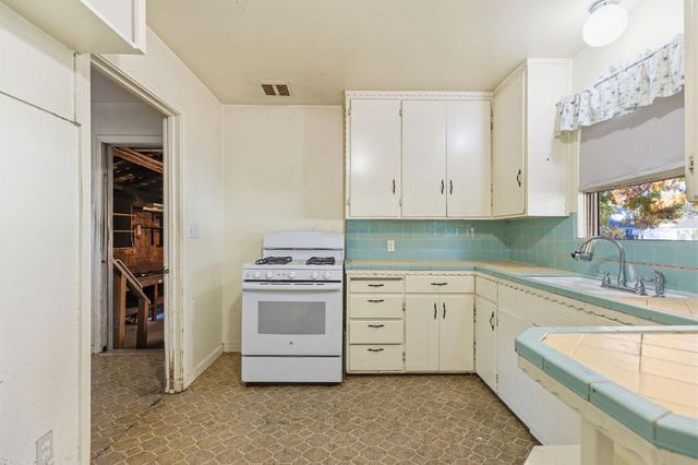 3330 Potter Ln, Sacramento, CA 95821