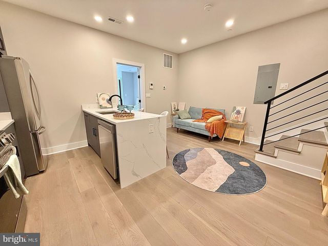1004 18th St NE # 7, Washington, DC 20002
