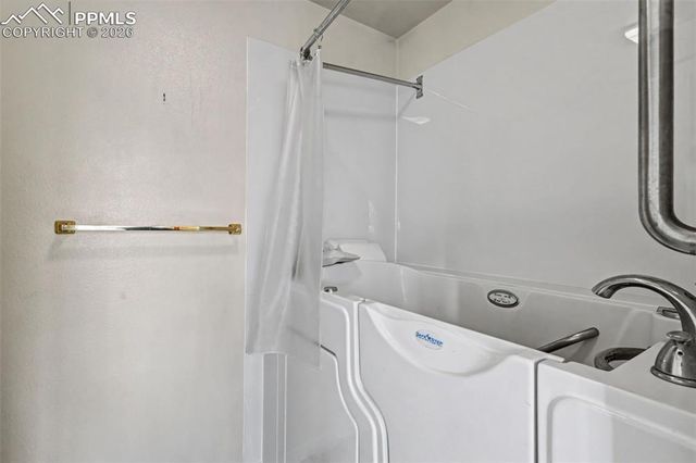 1040 Tari Drive, Colorado Springs, CO 80921