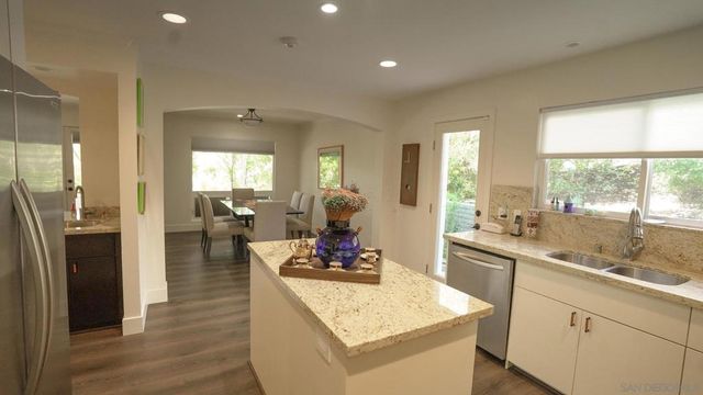 5576 Caminito Herminia, La Jolla, CA 92037
