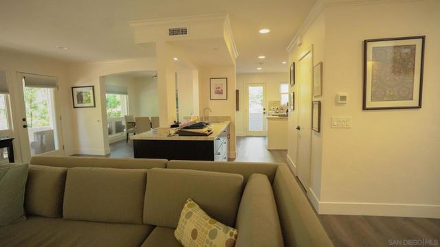 5576 Caminito Herminia, La Jolla, CA 92037