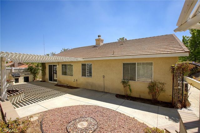 19707 Skyview Court, Canyon Country, CA 91351