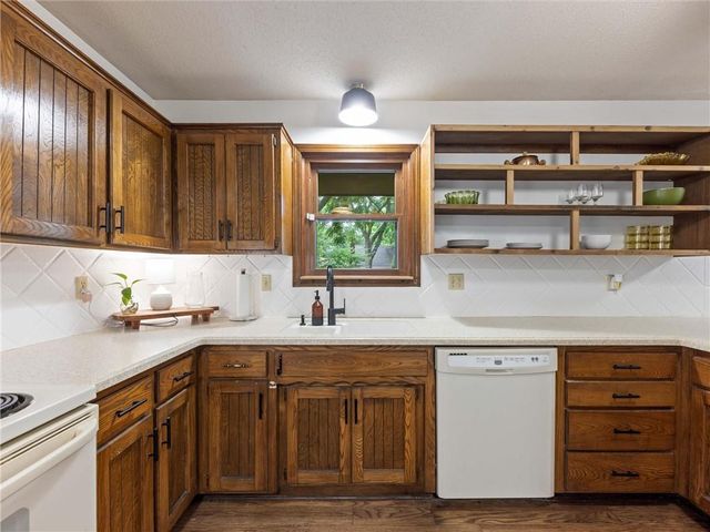 10312 W 49th Street, Shawnee, KS 66203