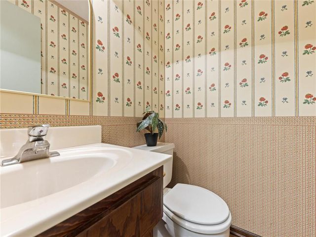 10312 W 49th Street, Shawnee, KS 66203