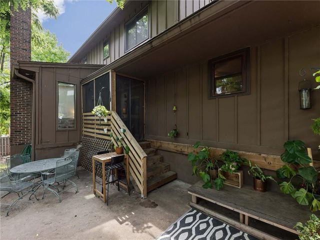 10312 W 49th Street, Shawnee, KS 66203