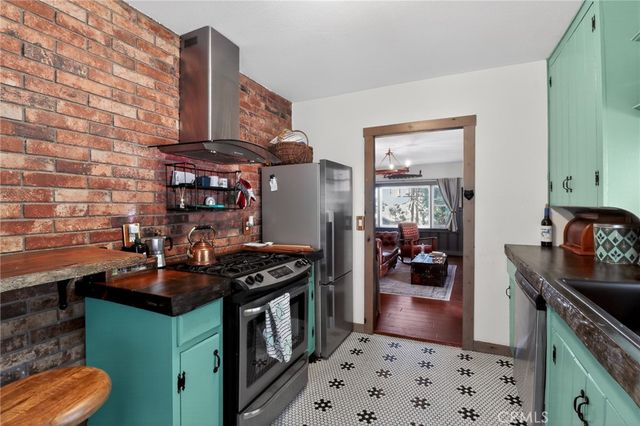 2775 View, Running Springs, CA 92382