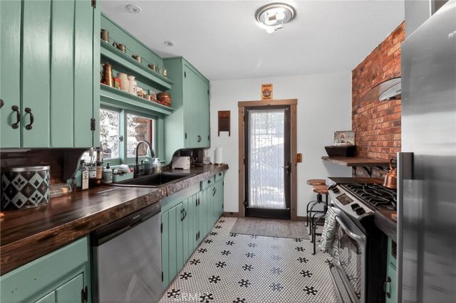2775 View, Running Springs, CA 92382