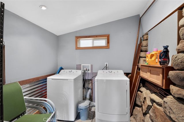 2775 View, Running Springs, CA 92382