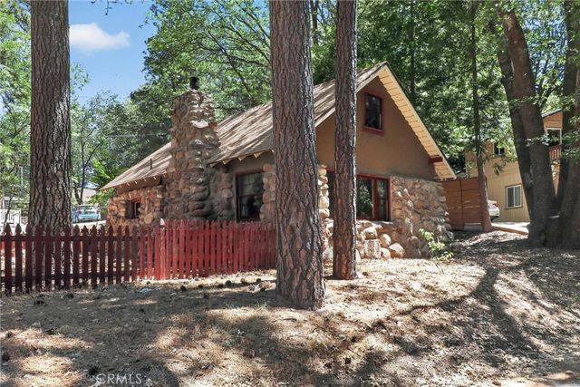 2775 View, Running Springs, CA 92382