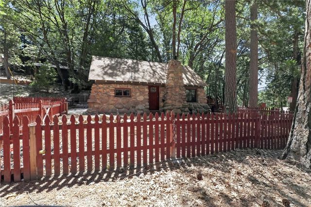 2775 View, Running Springs, CA 92382