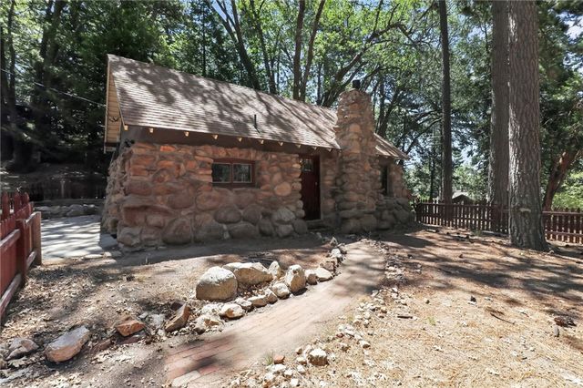 2775 View, Running Springs, CA 92382