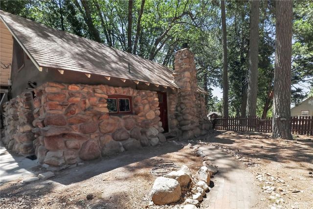 2775 View, Running Springs, CA 92382