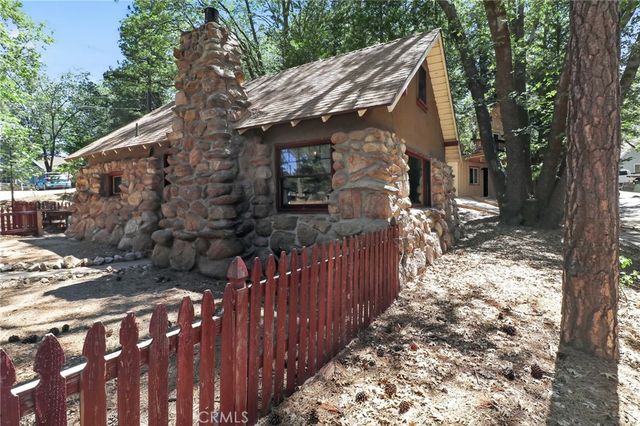 2775 View, Running Springs, CA 92382
