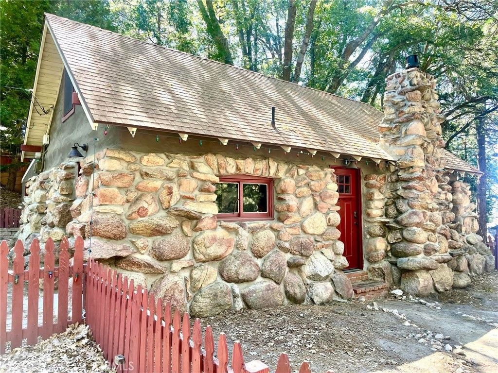 2775 View, Running Springs, CA 92382