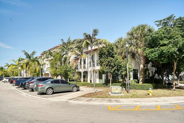 11303 SW 15th St, Pembroke Pines, FL 33025