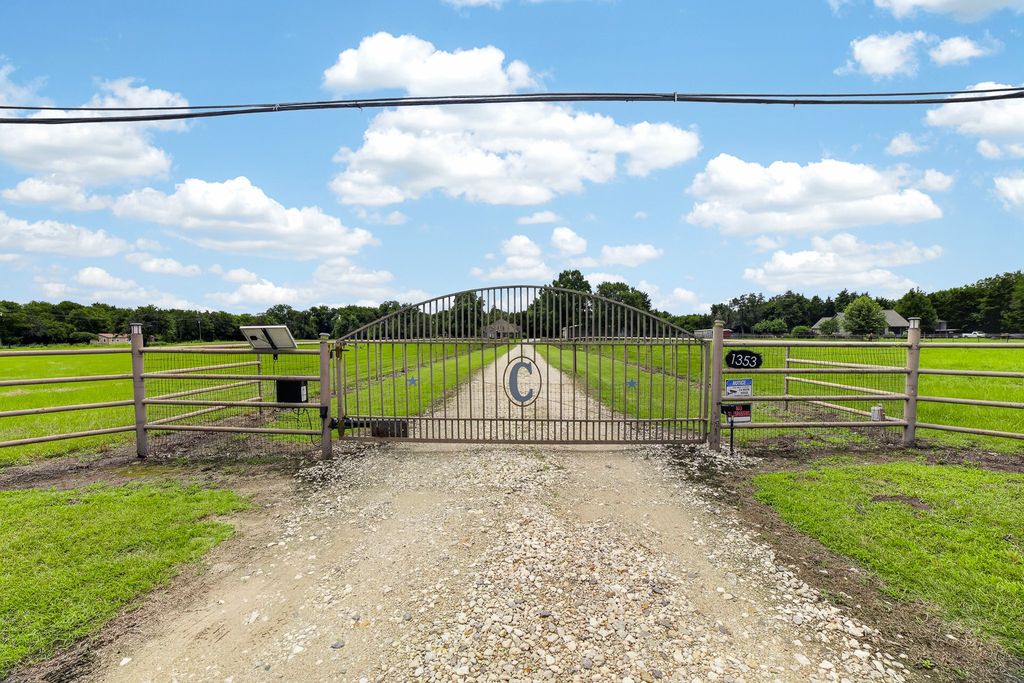1353 E FM 1564, Quinlan, TX 75474