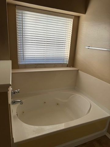 2220 SE 7th Street, Moore, OK 73160