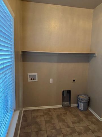 2220 SE 7th Street, Moore, OK 73160