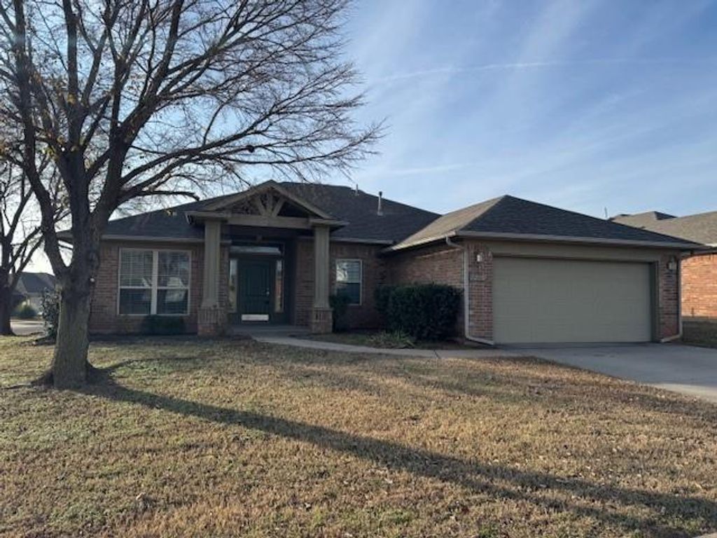 2220 SE 7th Street, Moore, OK 73160