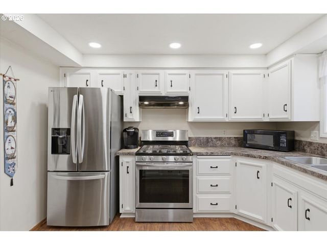 1923 RITING Ct, Salem, OR 97302