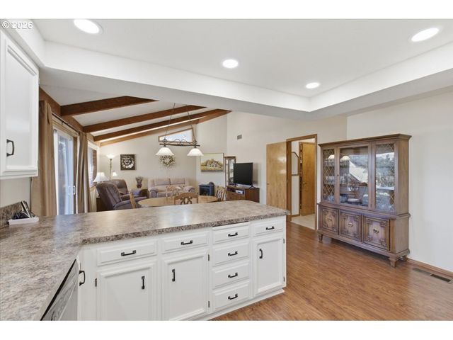 1923 RITING Ct, Salem, OR 97302