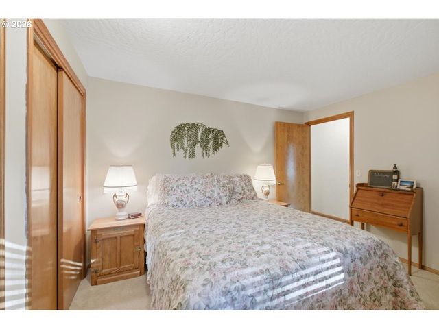 1923 RITING Ct, Salem, OR 97302