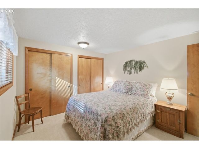 1923 RITING Ct, Salem, OR 97302