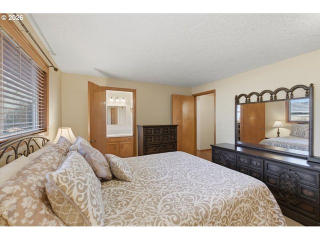 1923 RITING Ct, Salem, OR 97302