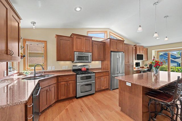 8740 Hillview Drive E, Saint Bonifacius, MN 55375